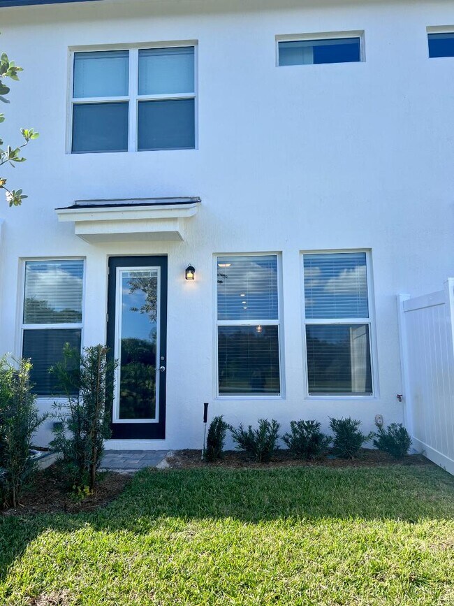 Building Photo - 6040 Praza Ln