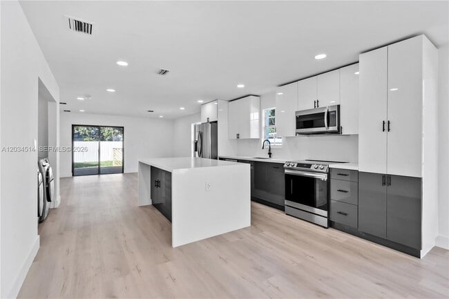 Building Photo - 407 NW 45th St
