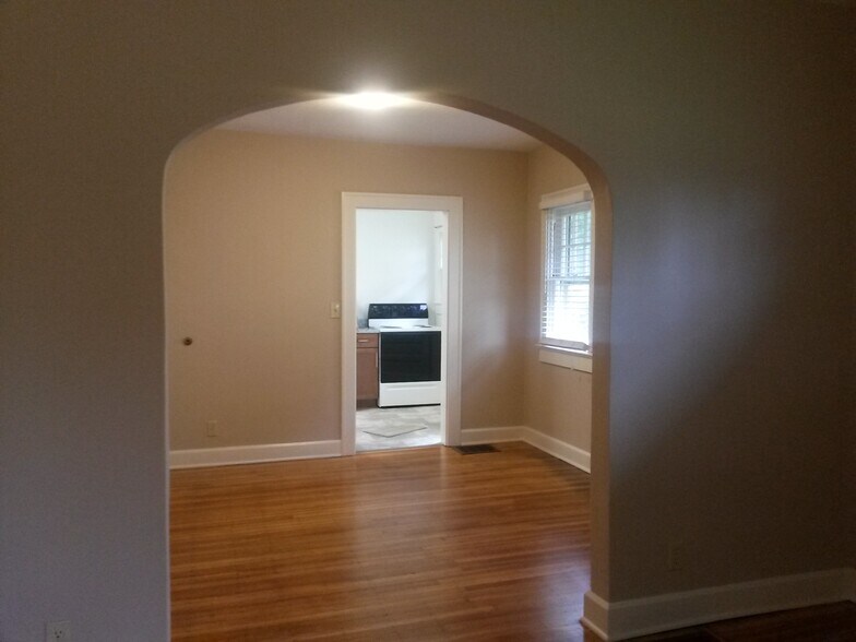 Living area - 6036 N College Ave
