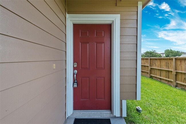 Building Photo - 14425 Rosehedge Ct