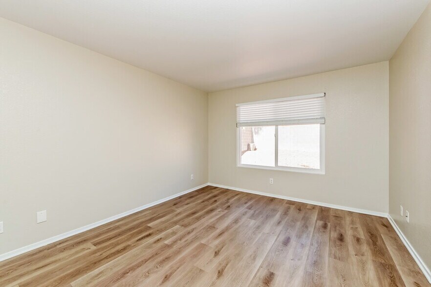 Building Photo - 5337 N Padero Dr