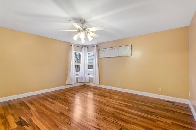 Building Photo - 627 Fox Hill Estates Dr