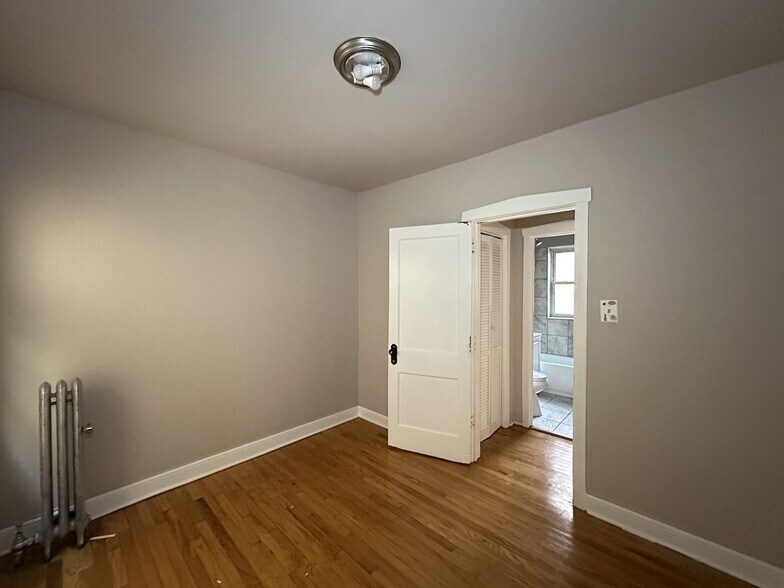 Building Photo - 4031 W Melrose St