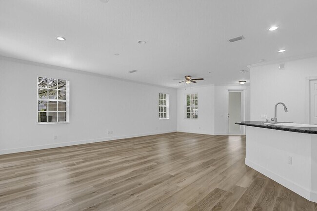 Building Photo - 199 Barbados Dr