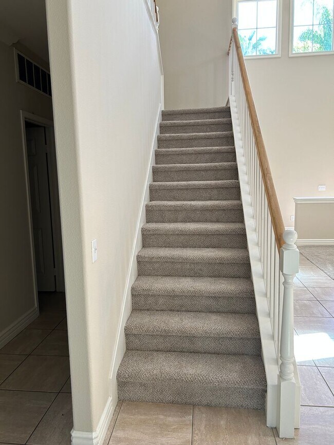 Building Photo - Central Temecula Home