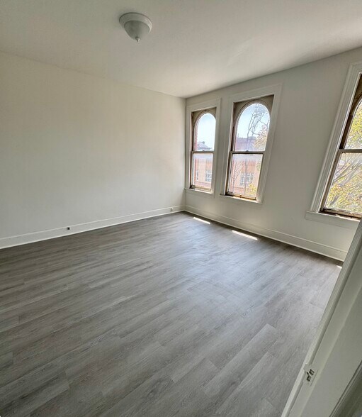 Building Photo - 23 N Beaver St