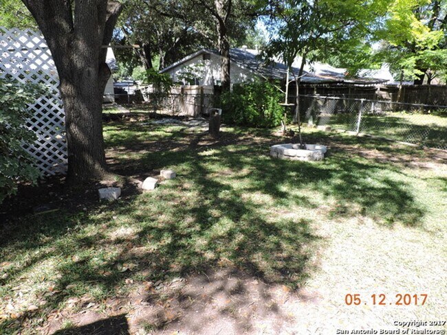 Building Photo - Charming one story in Rolling ridge subdiv...