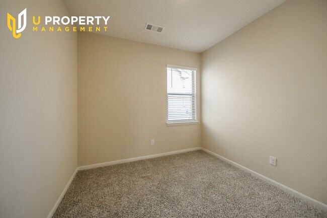 Building Photo - 1817 Dahlia Way