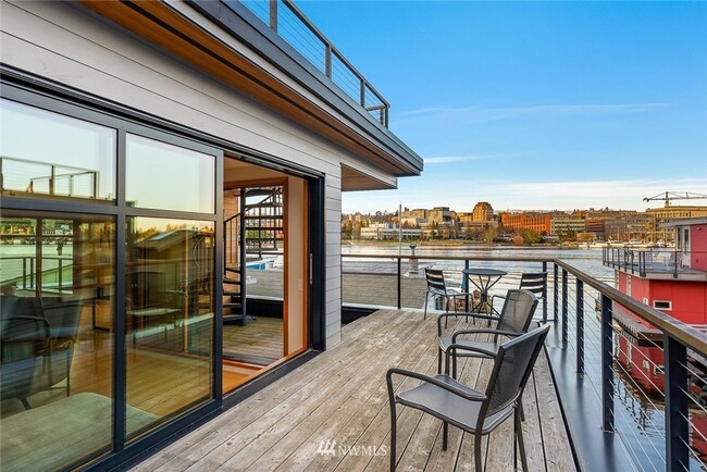 Building Photo - 3bd/2.5ba Seattle Houseboat