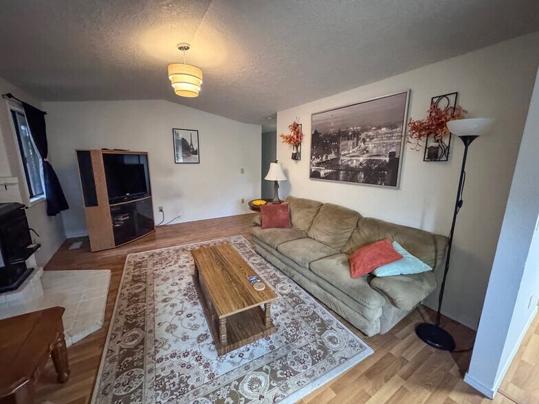 Building Photo - 12608 SE Cora St