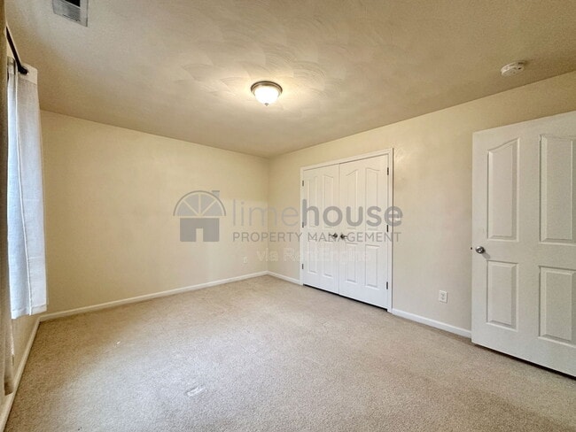 Building Photo - 4824 Kennebeck Ave