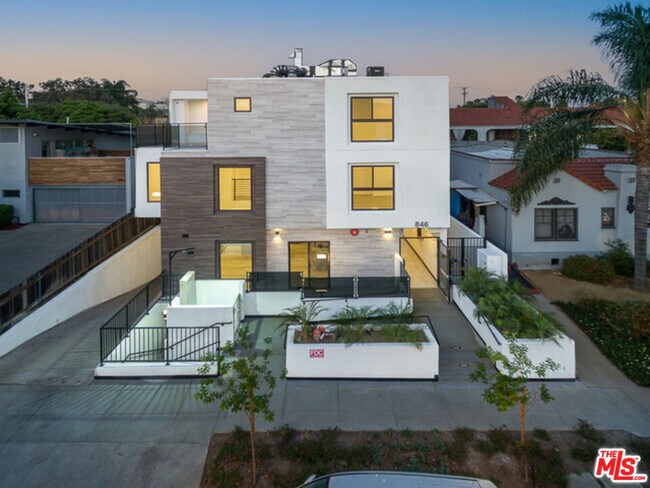Primary Photo - 846 N Alta Vista Blvd