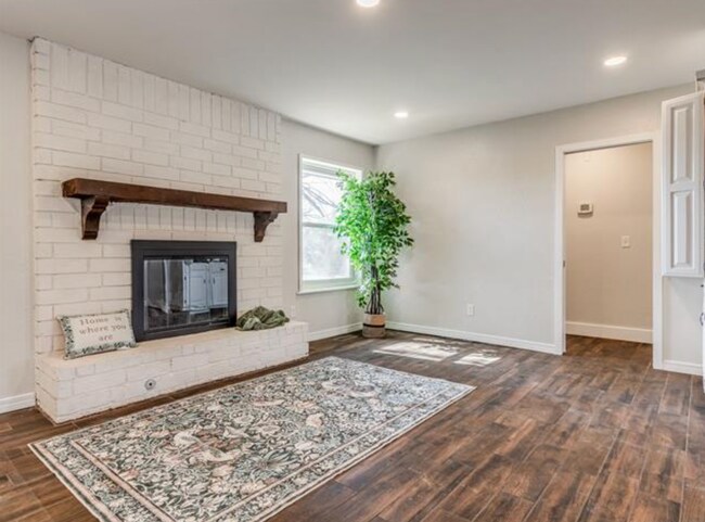 Building Photo - Beautiful 4 bedroom home. Country space, modern updates.