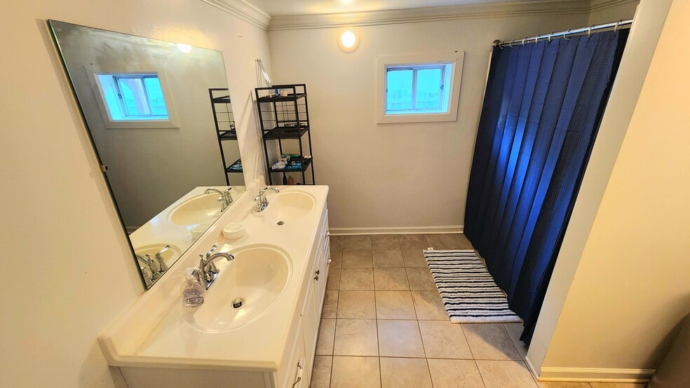 Building Photo - 2203 Edwards Ave