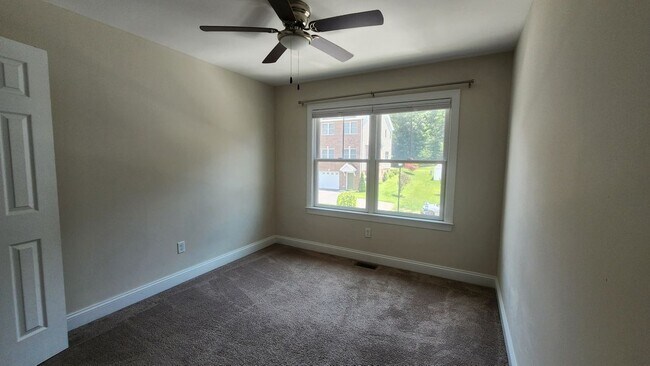 Building Photo - 2219 Deyerle Ave