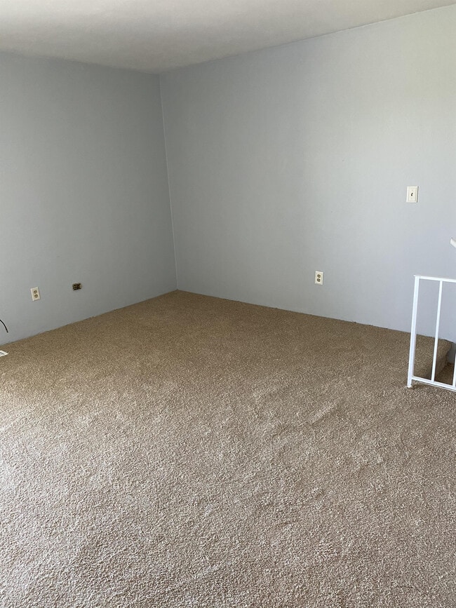 Building Photo - 3215 W Willow Knolls Dr