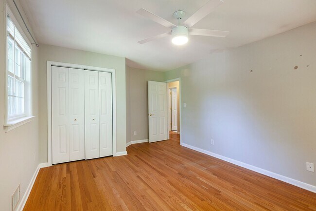 Building Photo - 3741 Fox Glen Ct NE