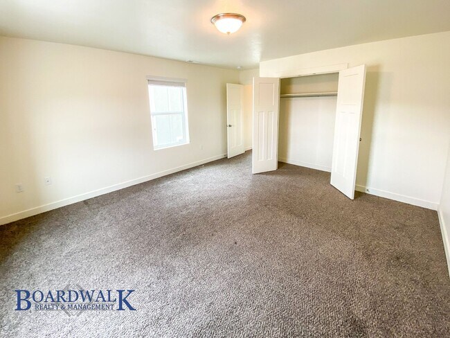 Building Photo - Stunning 3 Bed Townhome in Herriman