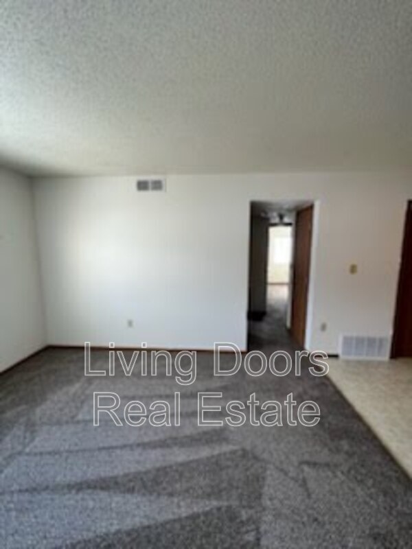 Building Photo - 603 S Washington St