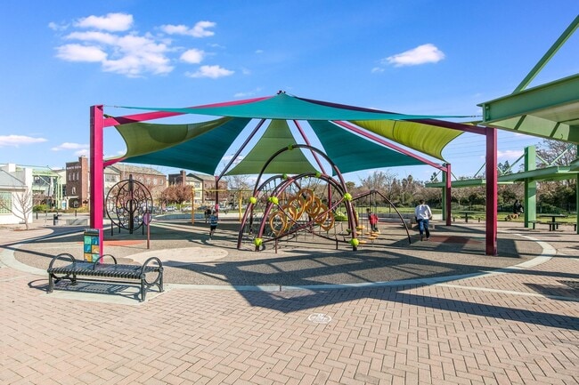 Building Photo - 837 Font-