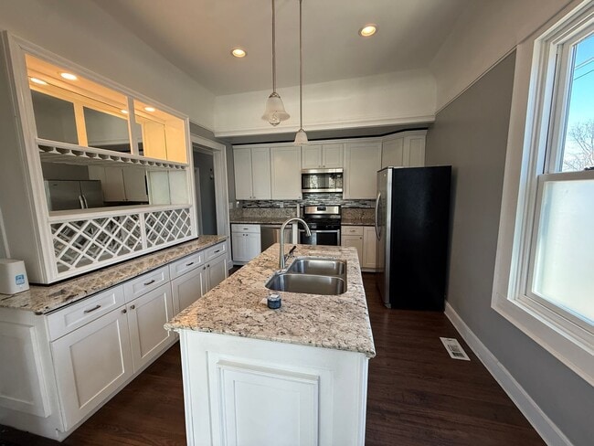 Building Photo - 3987 8th Ave