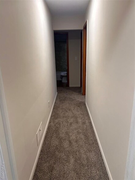 Building Photo - 1136 W Rowland St