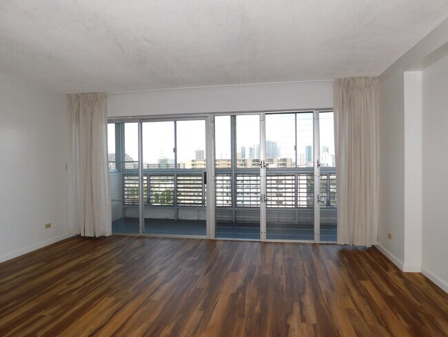 Building Photo - Spacious 2-Bedroom 1-Bath and 1-Parking at...