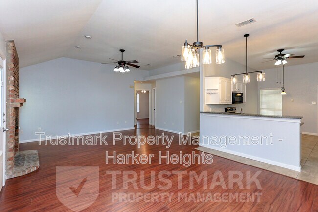 Building Photo - 904 Ballard Dr
