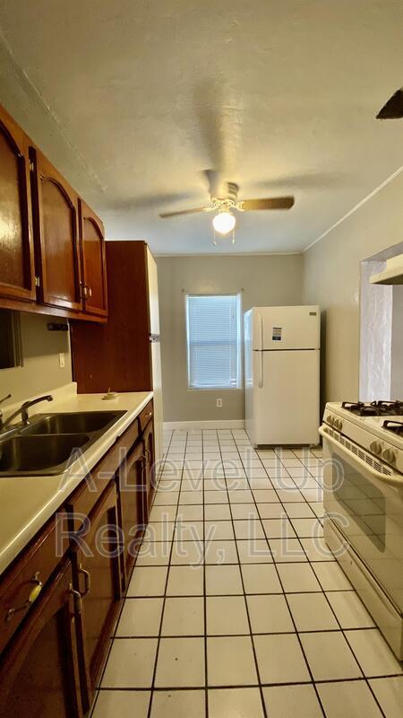 Building Photo - 416 W 44th St