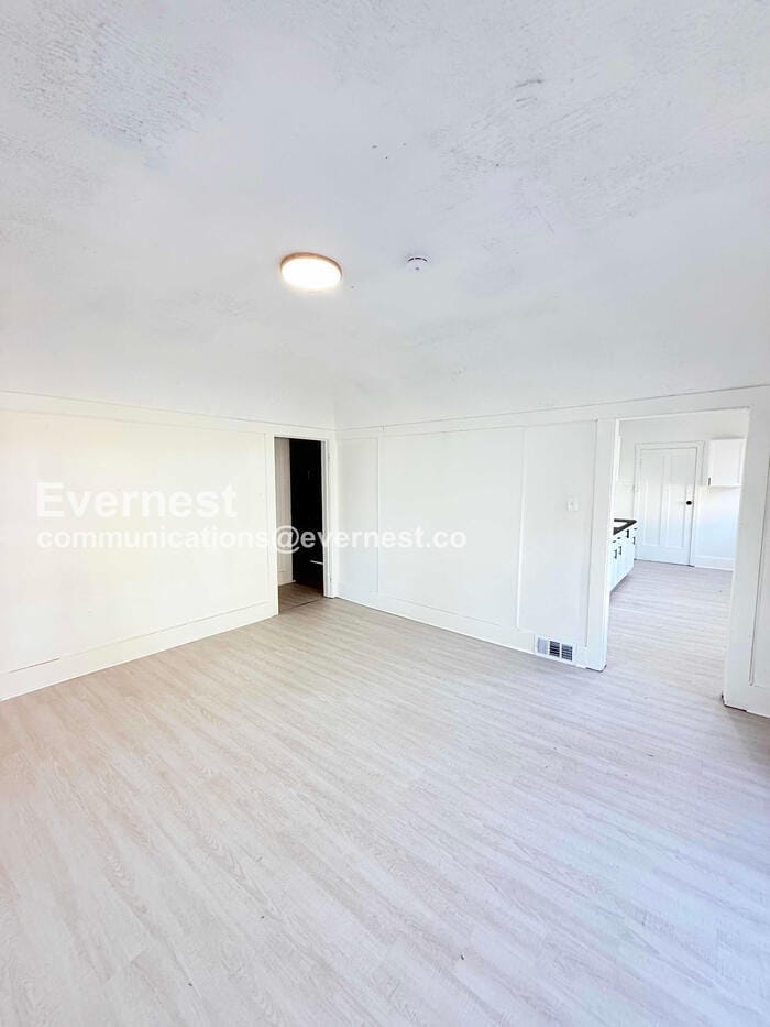 Building Photo - 8939 Dexter Ave