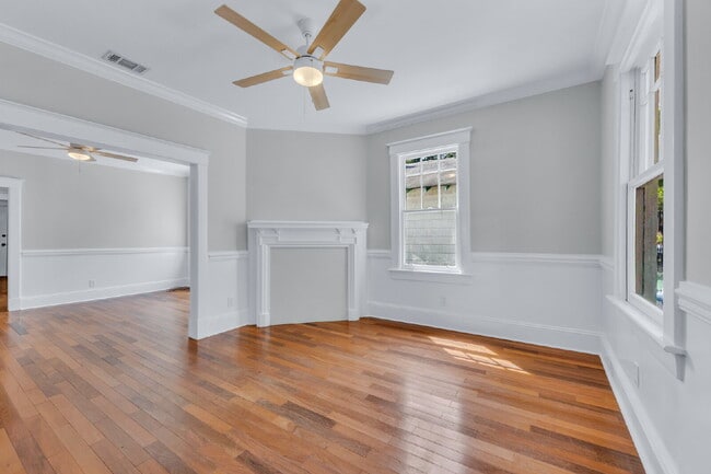 Building Photo - Cozy craftsman bungalow on Seiler Ave