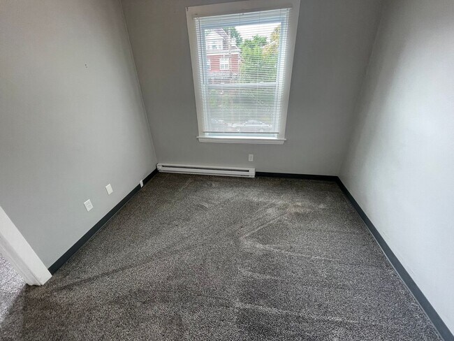 Building Photo - 130 S Bryant Ave