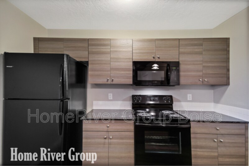 Building Photo - 1340 S Edgewater Cir