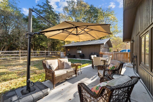 Building Photo - Nestled in the heart of Charlotte, this ch...