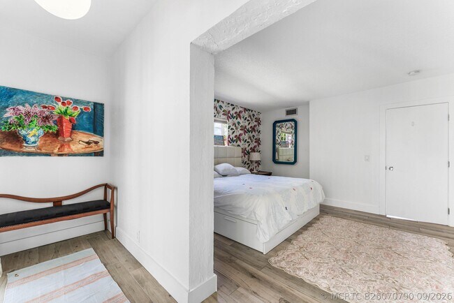 Building Photo - 5505 N Ocean Blvd