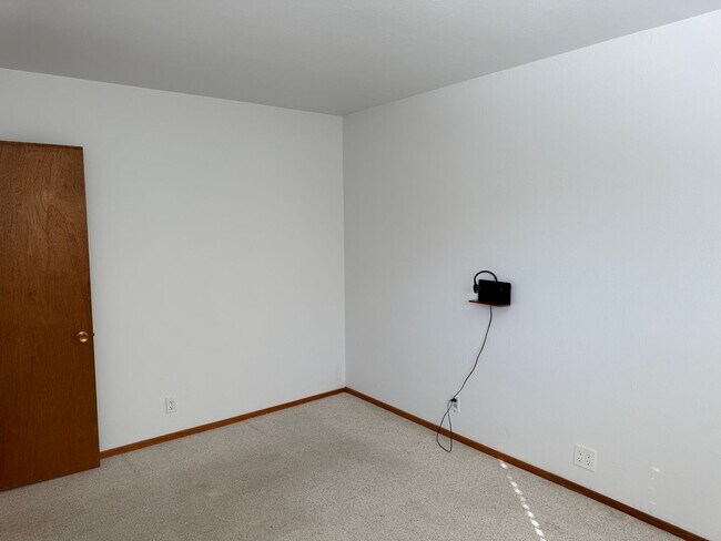 Building Photo - Desirable St Francis Neighborhood