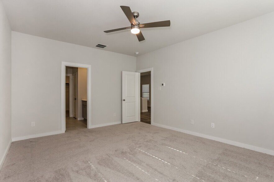 Building Photo - 336 Sun Harvest Dr