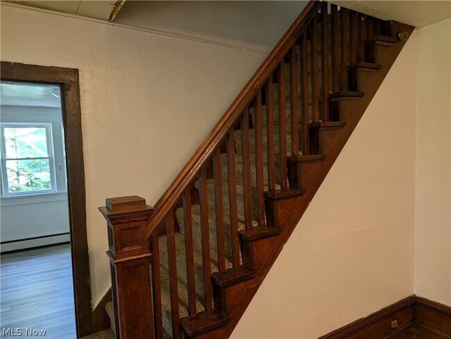 Building Photo - 339 Harris St
