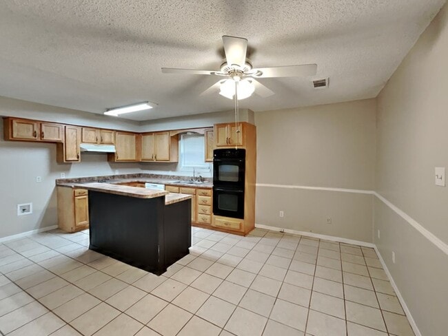 Building Photo - No Application Fee* $500.00 off 1st months...