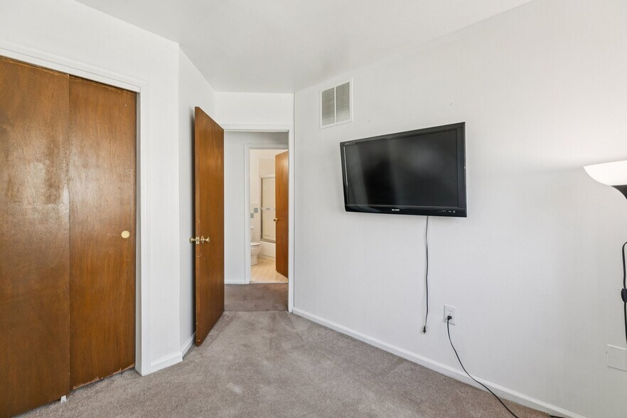 Building Photo - 3379 Frederick St