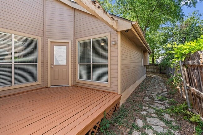 Building Photo - 2302 Windrift Way