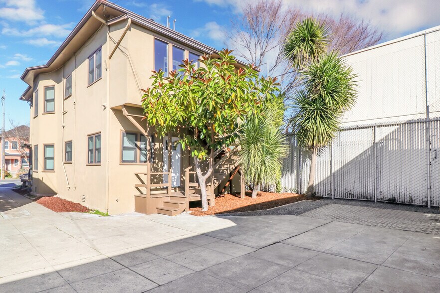 Building Photo - 1075 43rd St