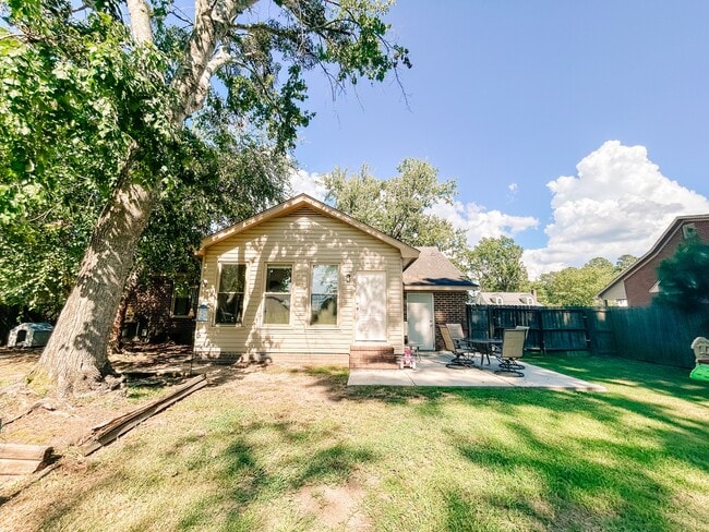 Building Photo - 619 Boone Cir