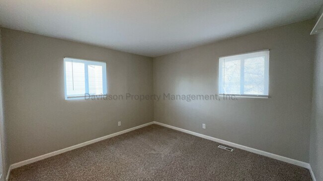 Building Photo - Updated 5 Bedroom House Near Memorial Park
