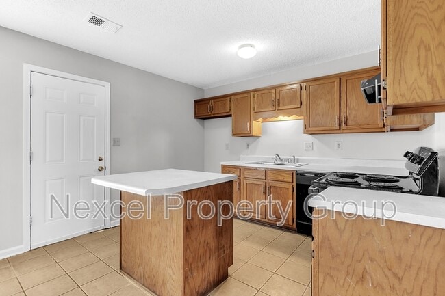 Building Photo - 2932 Churchwell Dr