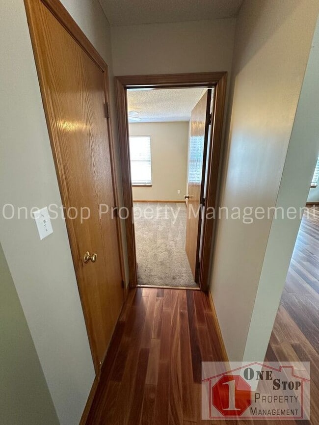 Building Photo - Spacious 3 Bed, 3 Bath Home in Raymore wit...