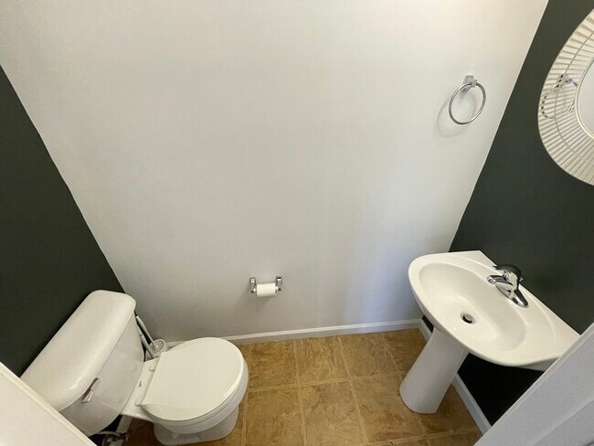 Building Photo - Jordan Ridge Bordeaux area home with bonus...