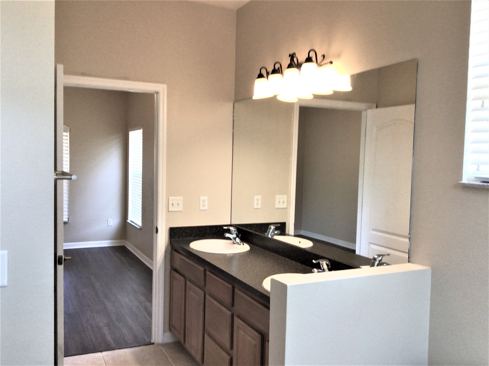 Building Photo - 4004 Knight Ave