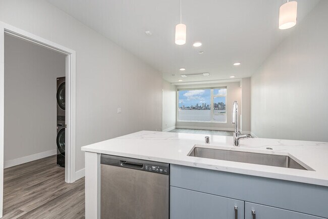 Building Photo - 1709 Harbor Ave SW