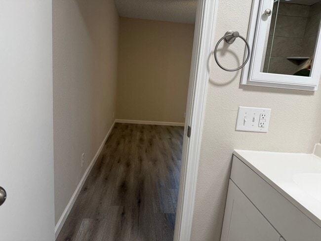 Building Photo - 5419 E Knoll Drive